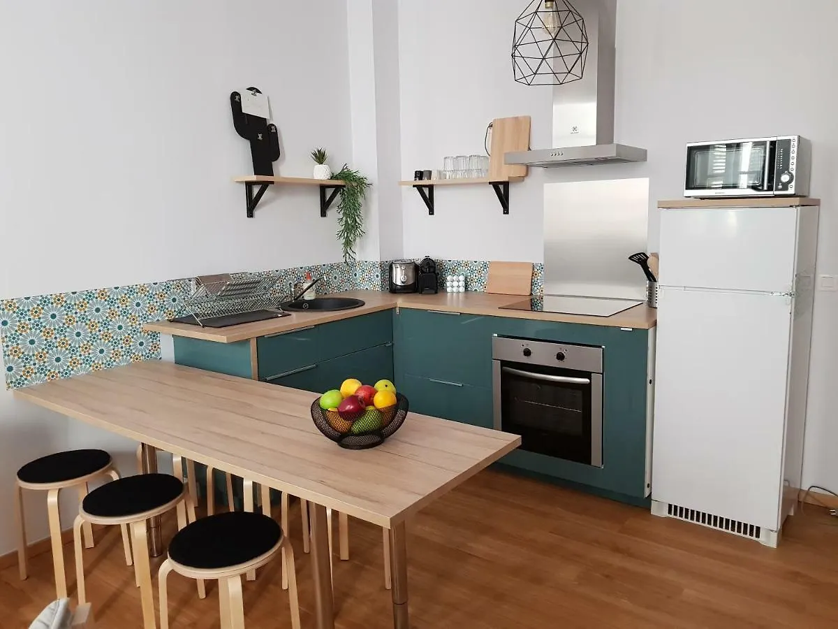 21 Bis Rue De La Croix Appartement contacts